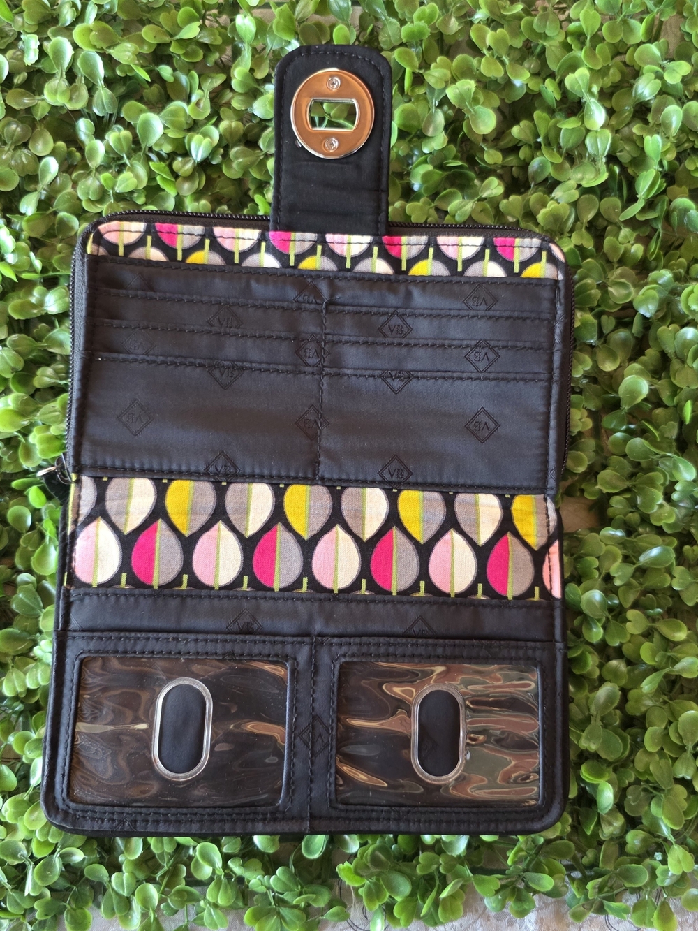 Vera Bradley Black Quilted Zip Around Organizer Wallet turnlock